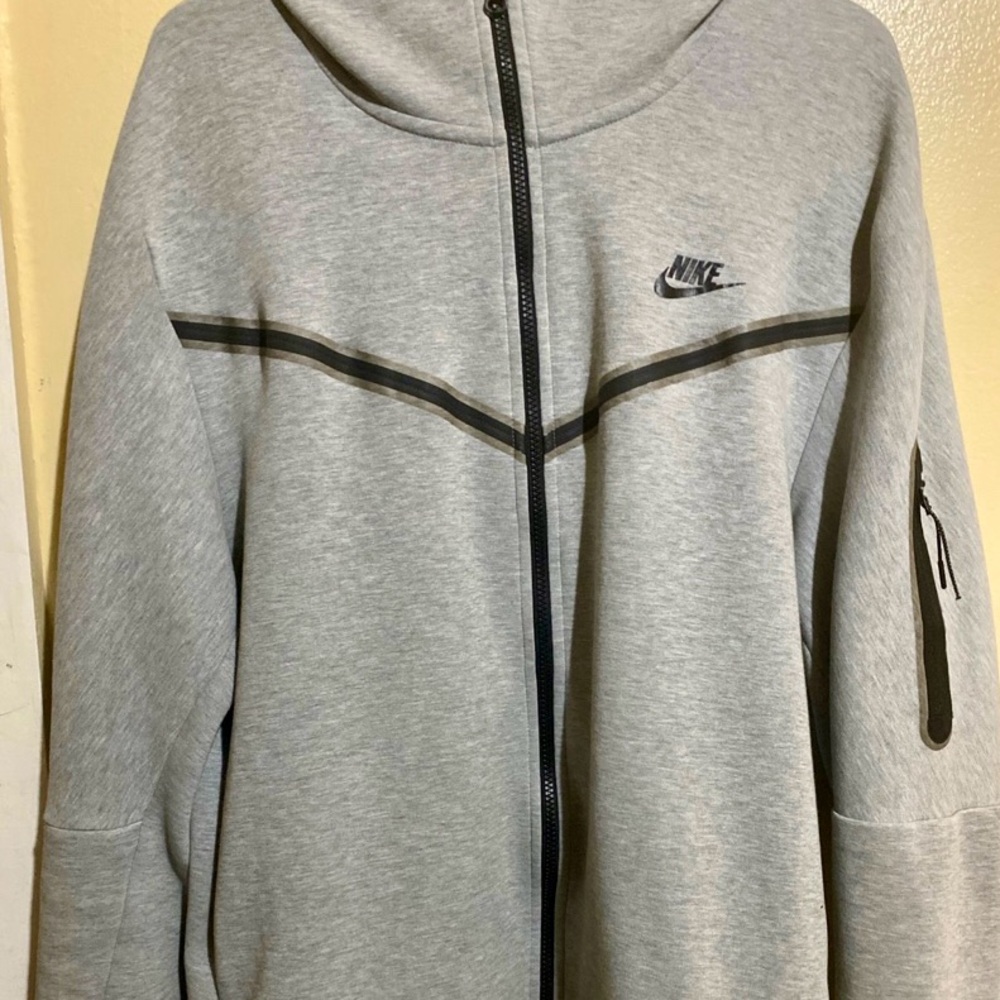 nike tech fleece hoodie